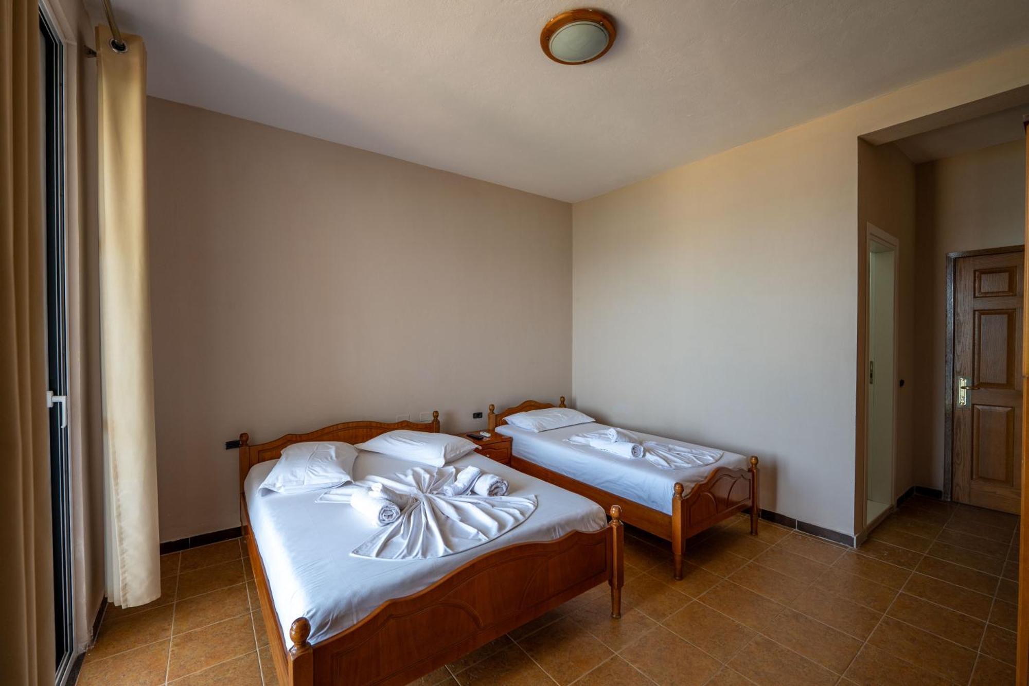 Hotel Nika Radhime Ngoại thất bức ảnh
