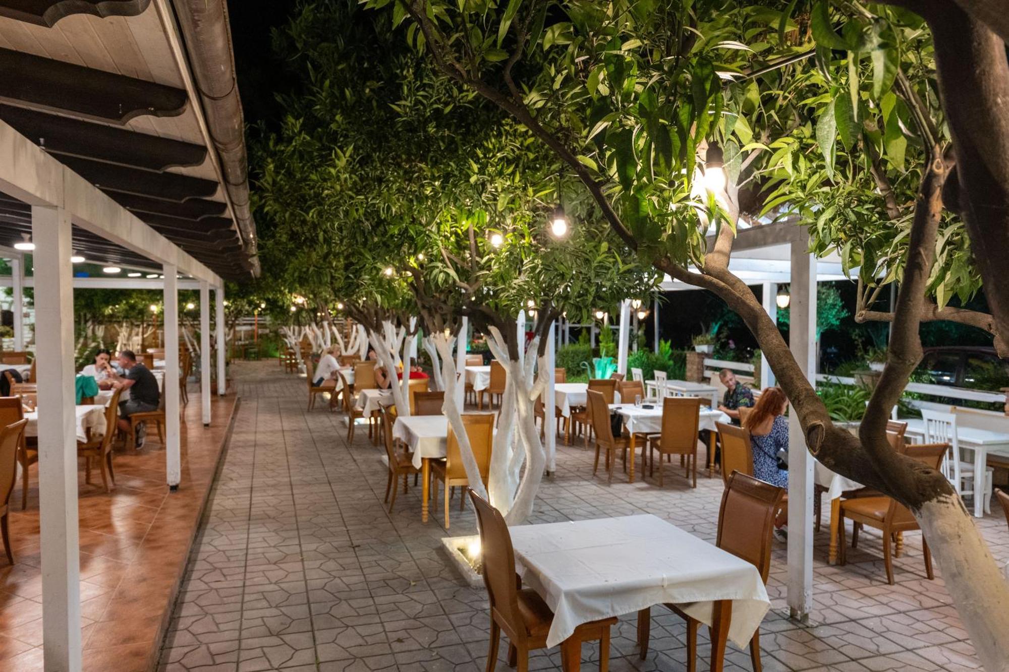 Hotel Nika Radhime Ngoại thất bức ảnh