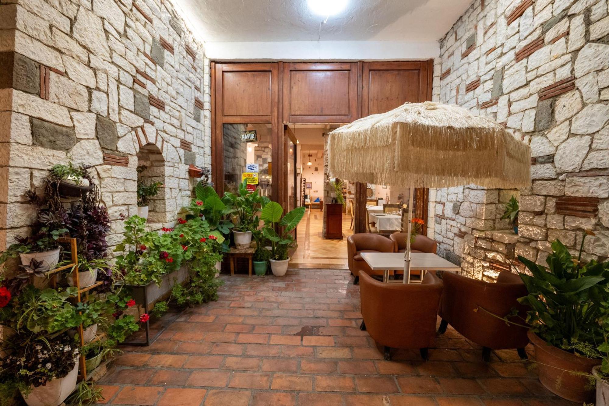 Hotel Nika Radhime Ngoại thất bức ảnh