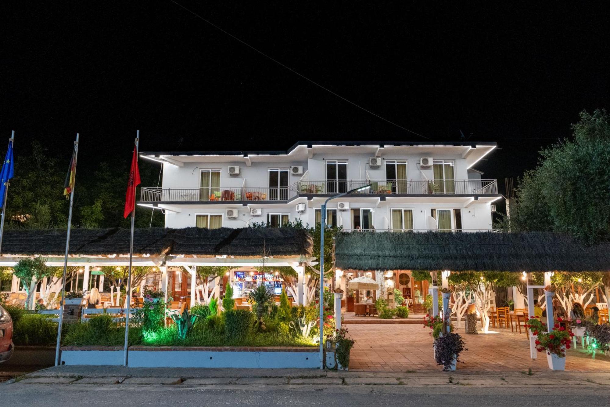 Hotel Nika Radhime Ngoại thất bức ảnh