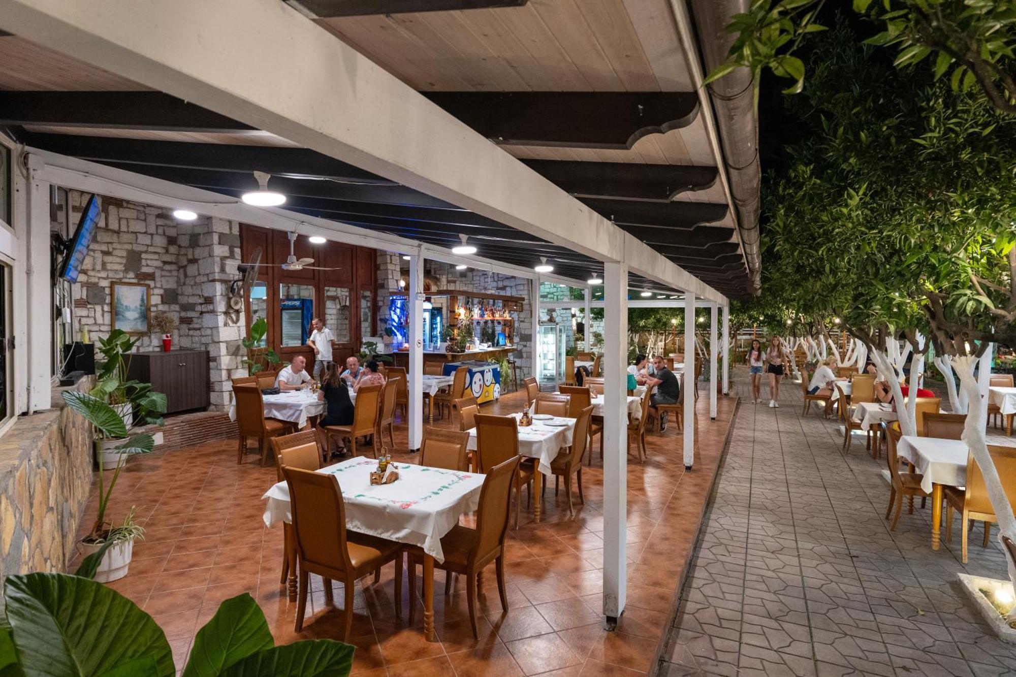Hotel Nika Radhime Ngoại thất bức ảnh