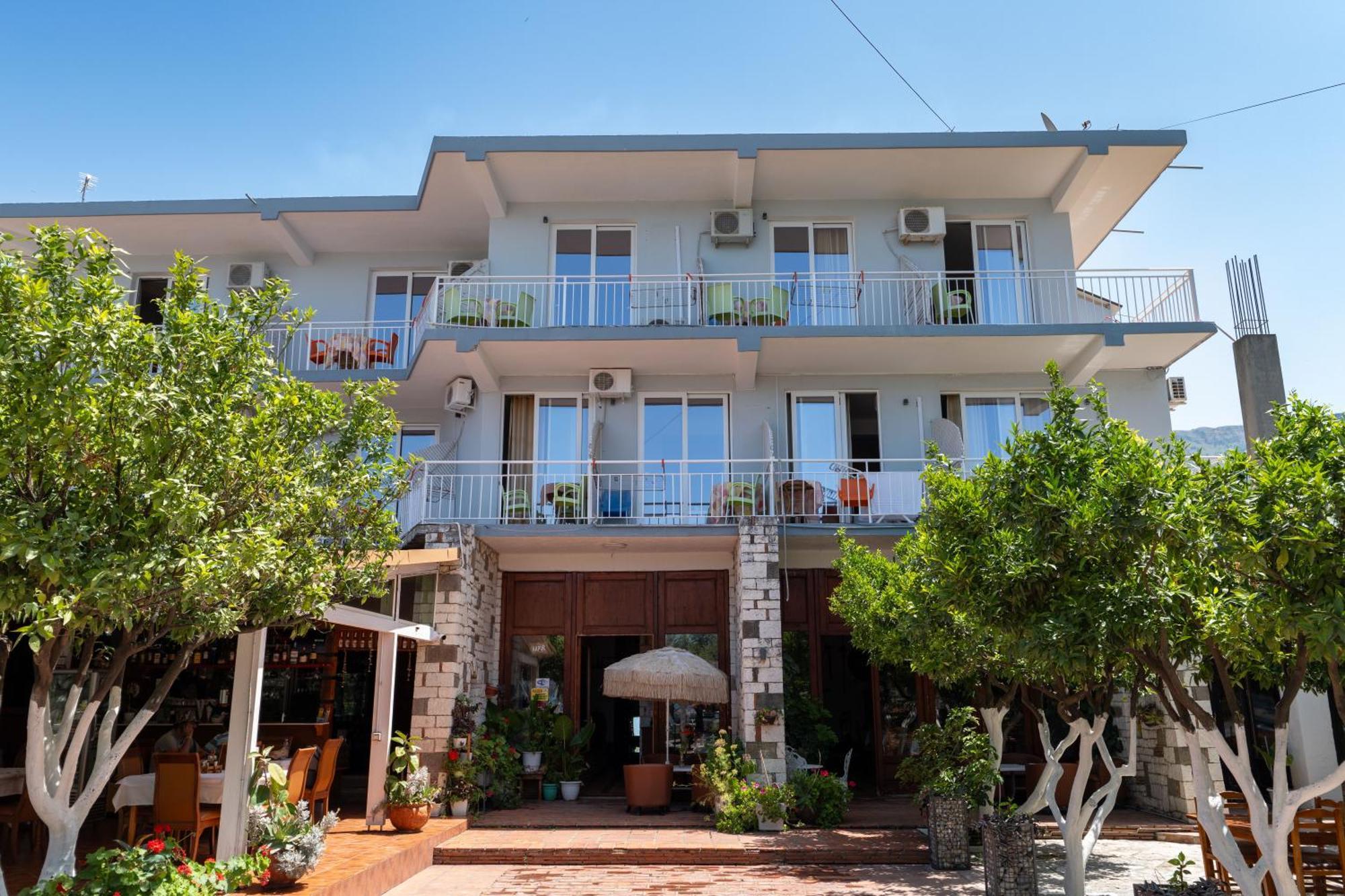 Hotel Nika Radhime Ngoại thất bức ảnh