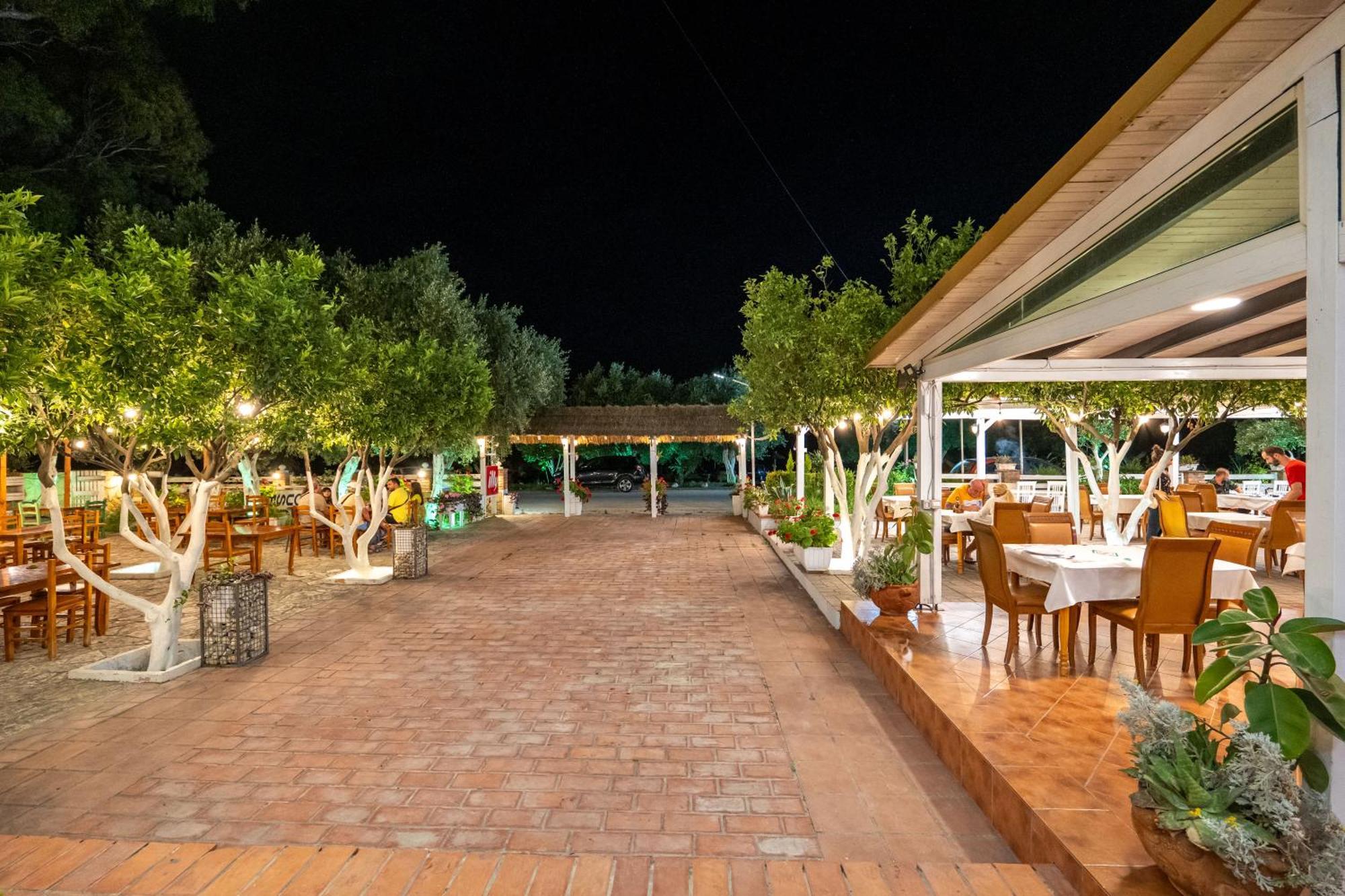 Hotel Nika Radhime Ngoại thất bức ảnh