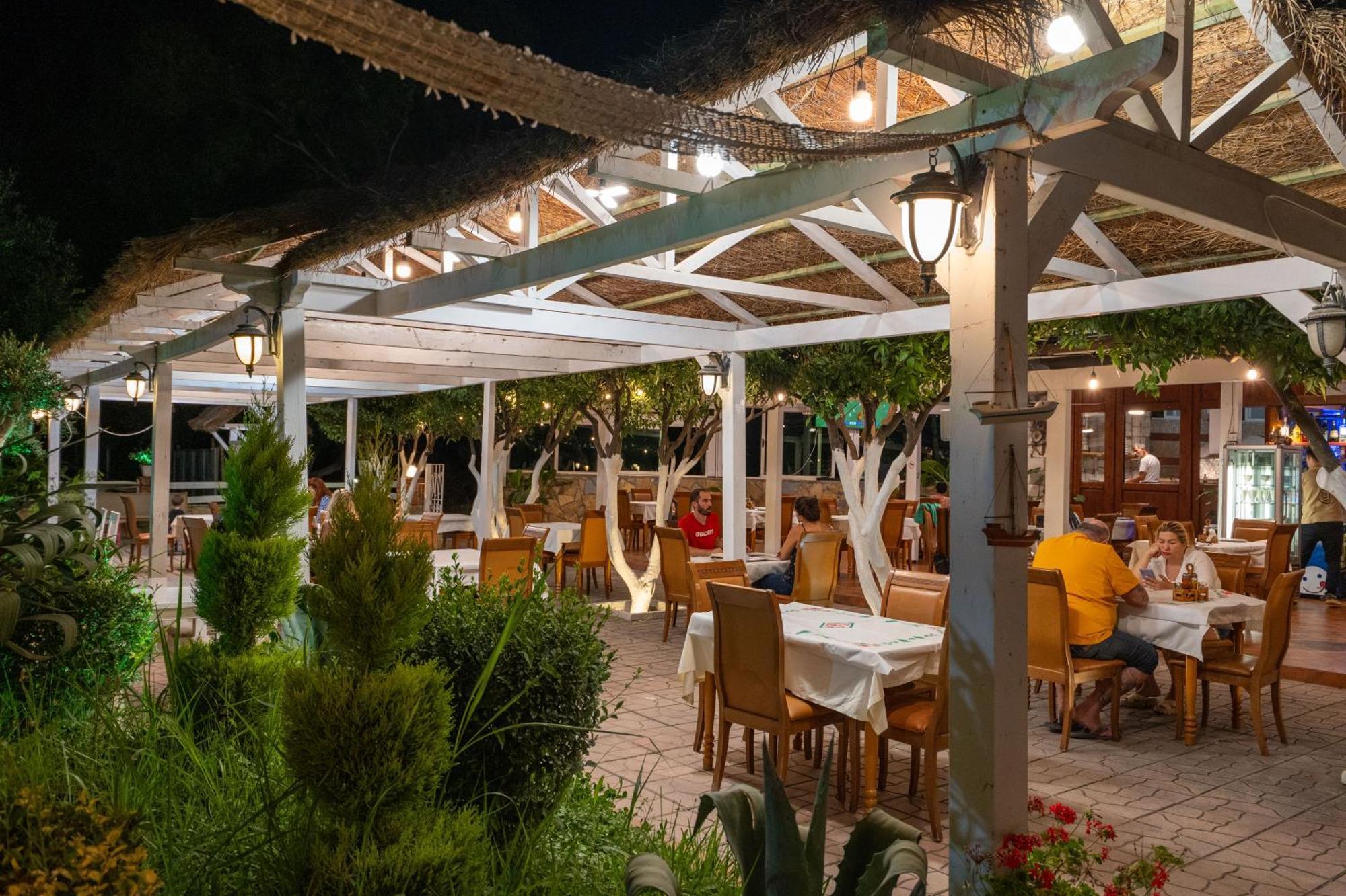 Hotel Nika Radhime Ngoại thất bức ảnh