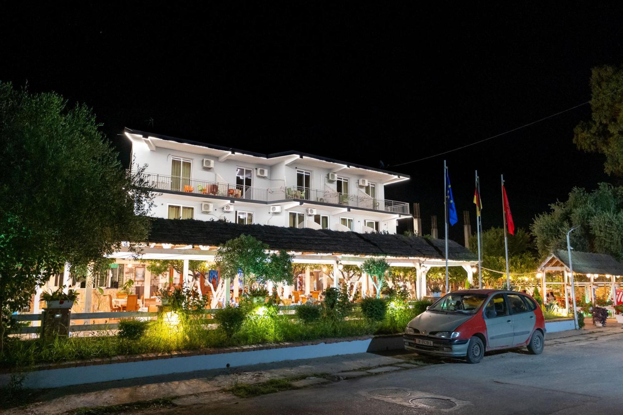 Hotel Nika Radhime Ngoại thất bức ảnh