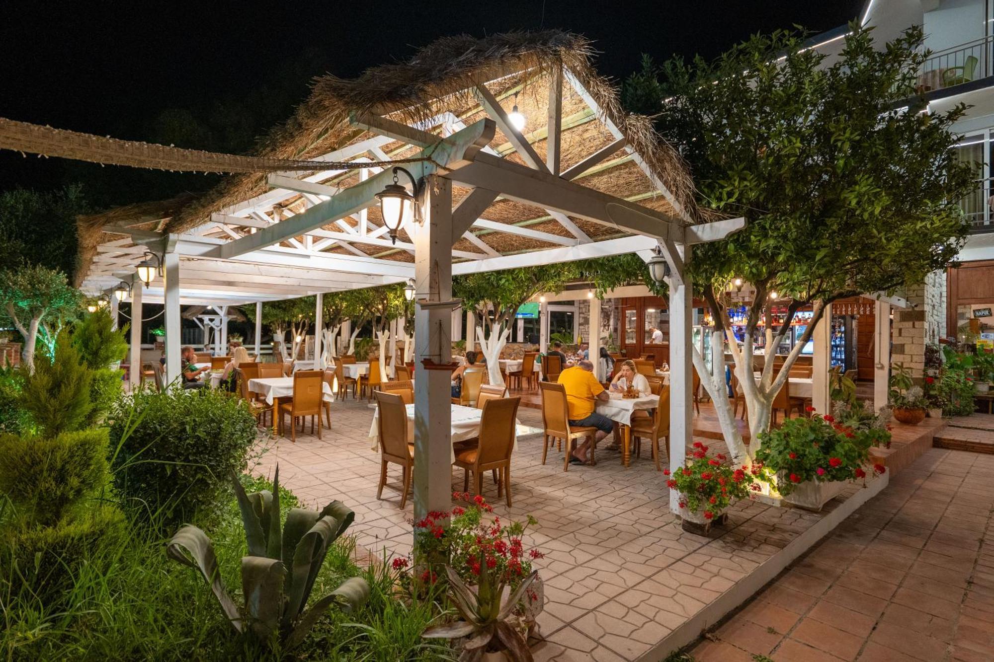 Hotel Nika Radhime Ngoại thất bức ảnh