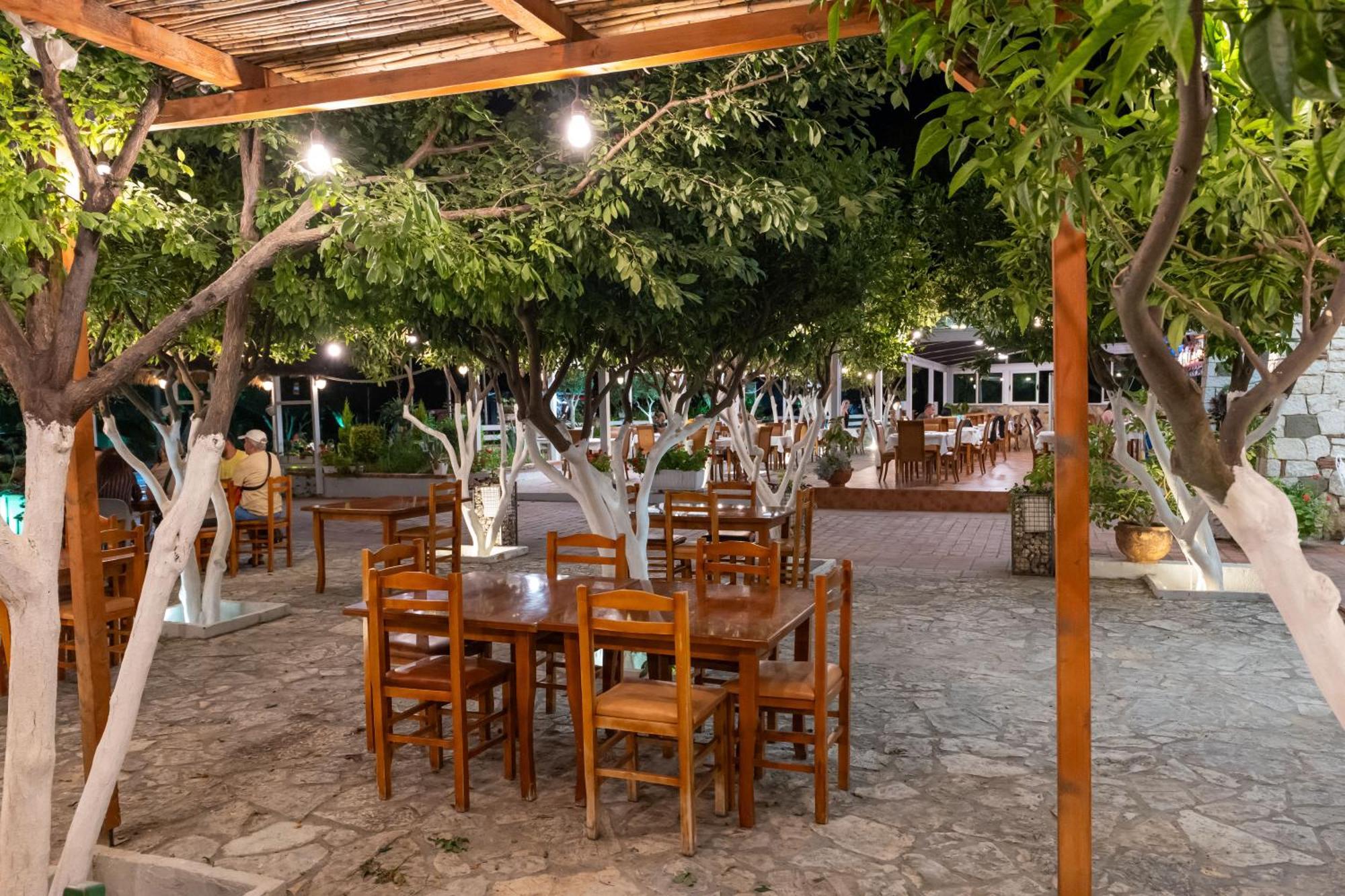 Hotel Nika Radhime Ngoại thất bức ảnh
