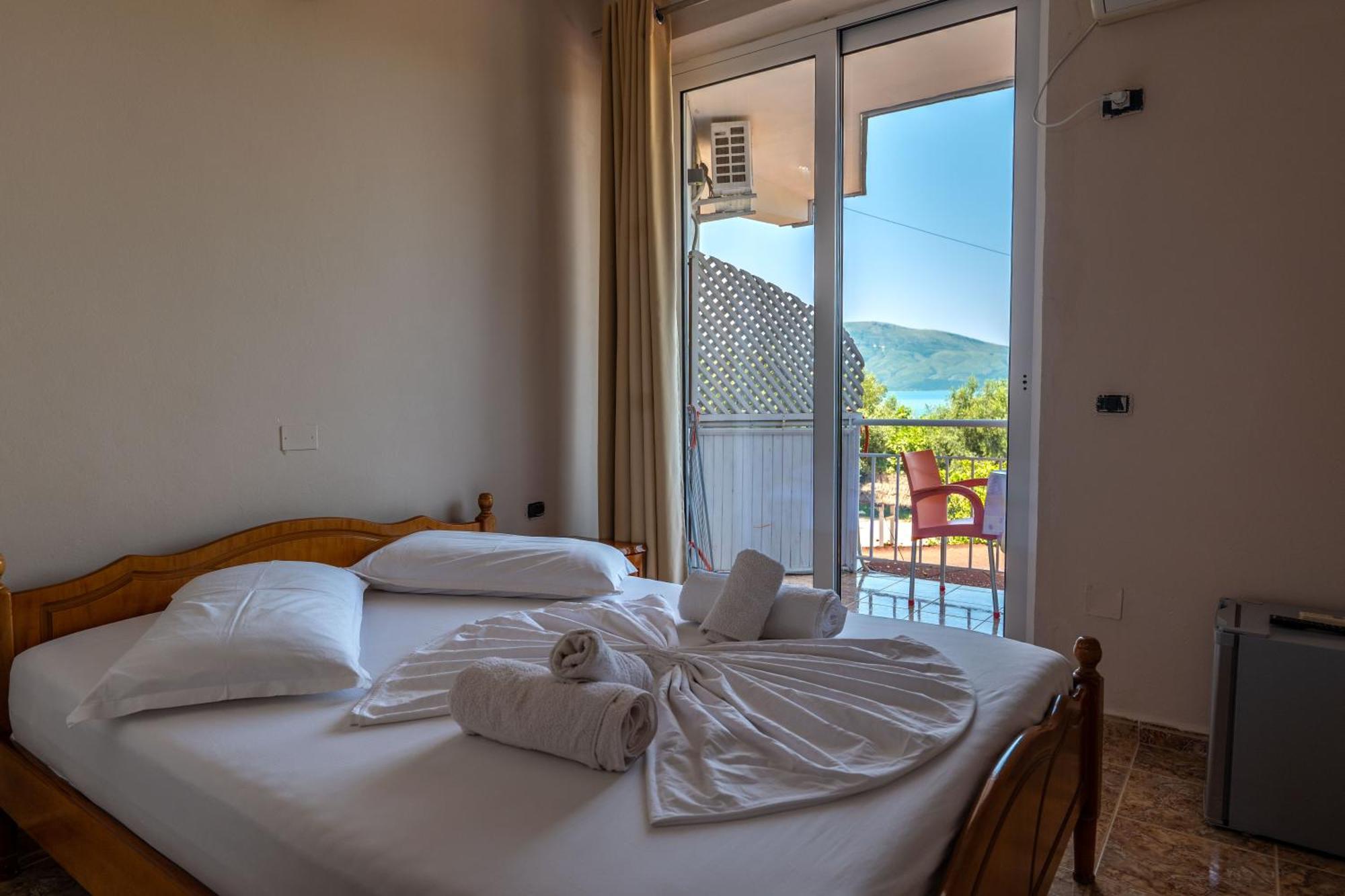 Hotel Nika Radhime Ngoại thất bức ảnh