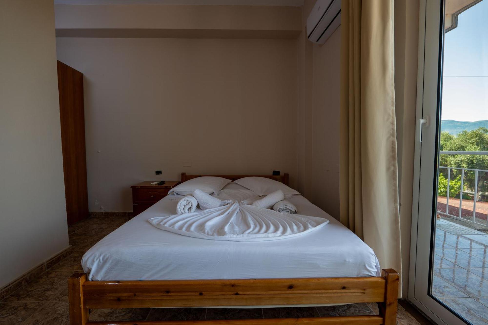 Hotel Nika Radhime Ngoại thất bức ảnh